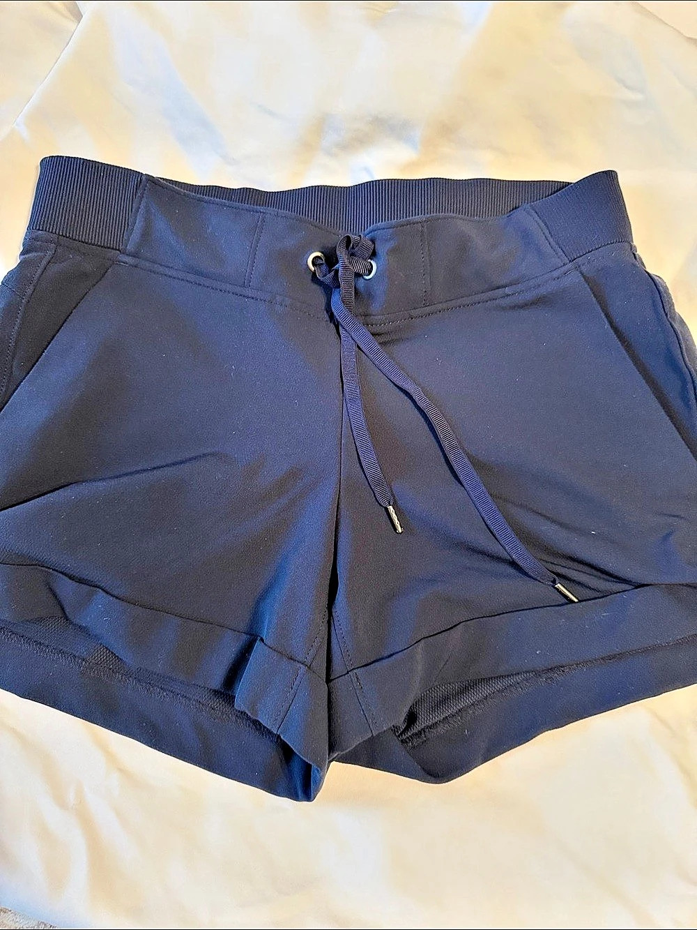 Athleta Midtown Shorts in navy blue Size 4 Like New